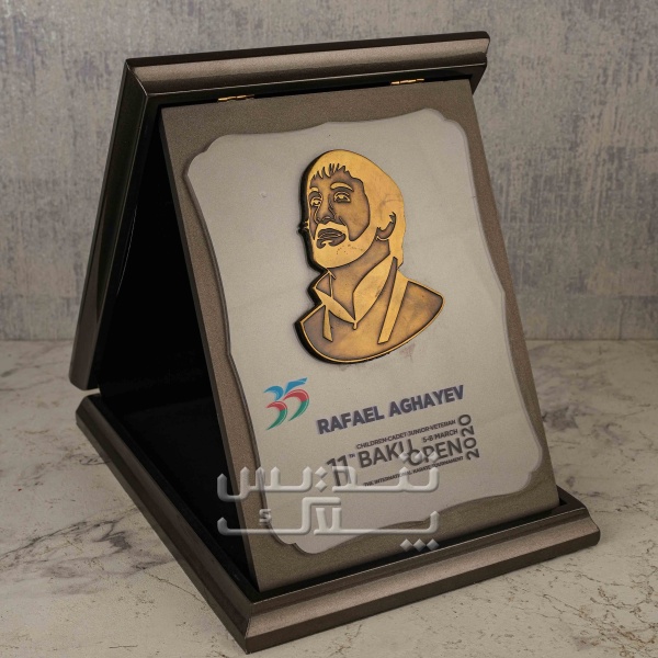 لوح تقدیر به همراه سردیس