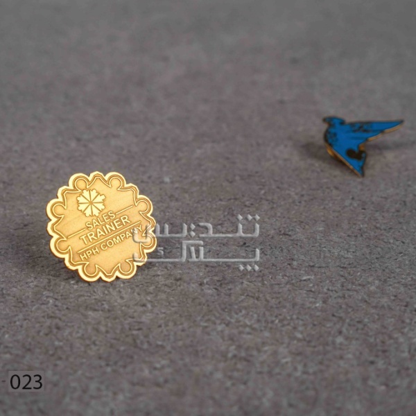 بج سینه طلایی مات و براق کد 023